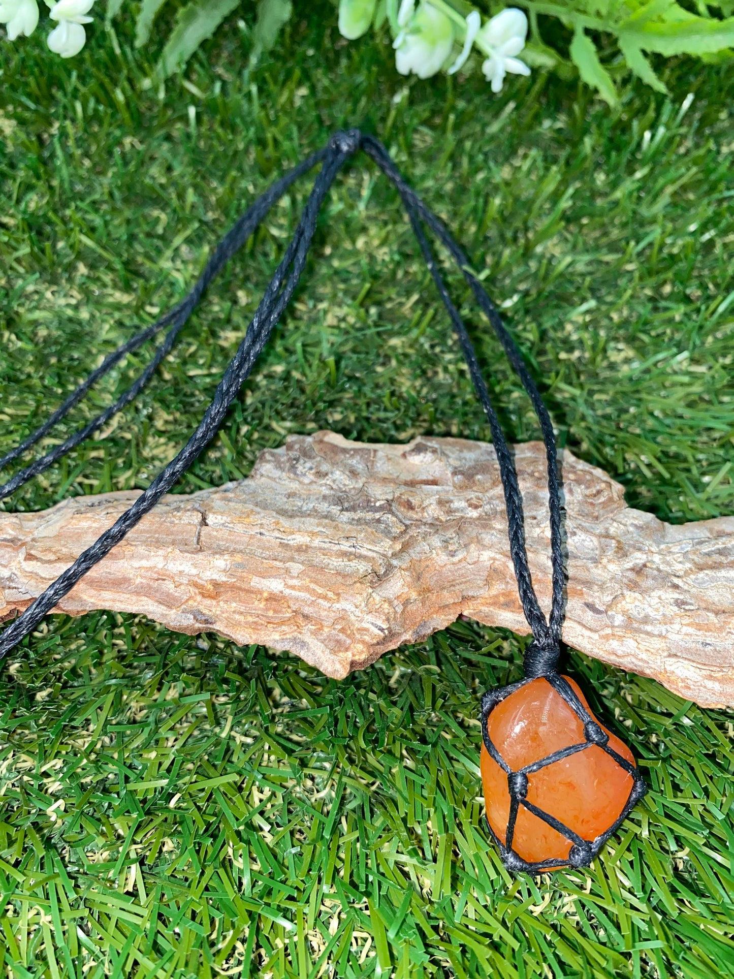 Halskette mit poliertem Karneol-Kristall und Makramee-Umwicklung, Schutz, Geschenk-Accessoires