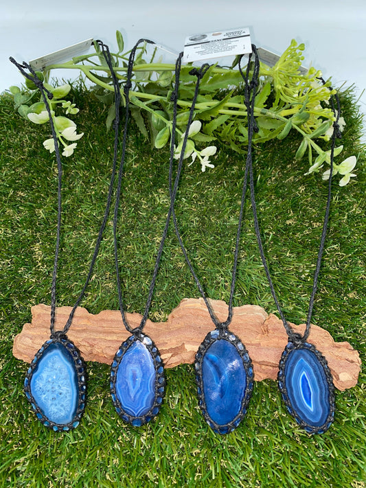 Crystal Agate Slice Blue Mineral Stone Brazilian Crystal Healing Makrame Wrapped Necklace Protection Gift Accessories