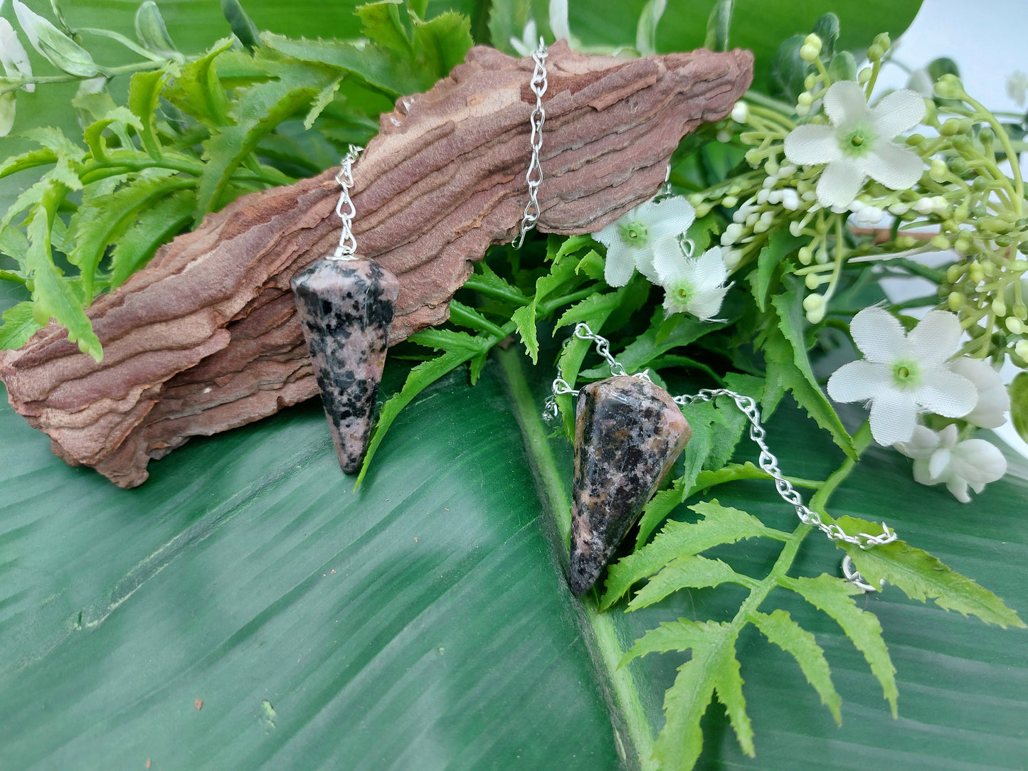 Rhodonite Pendulum, Crystal Pendulum, Dowsing Pendulum, Divination Crystal