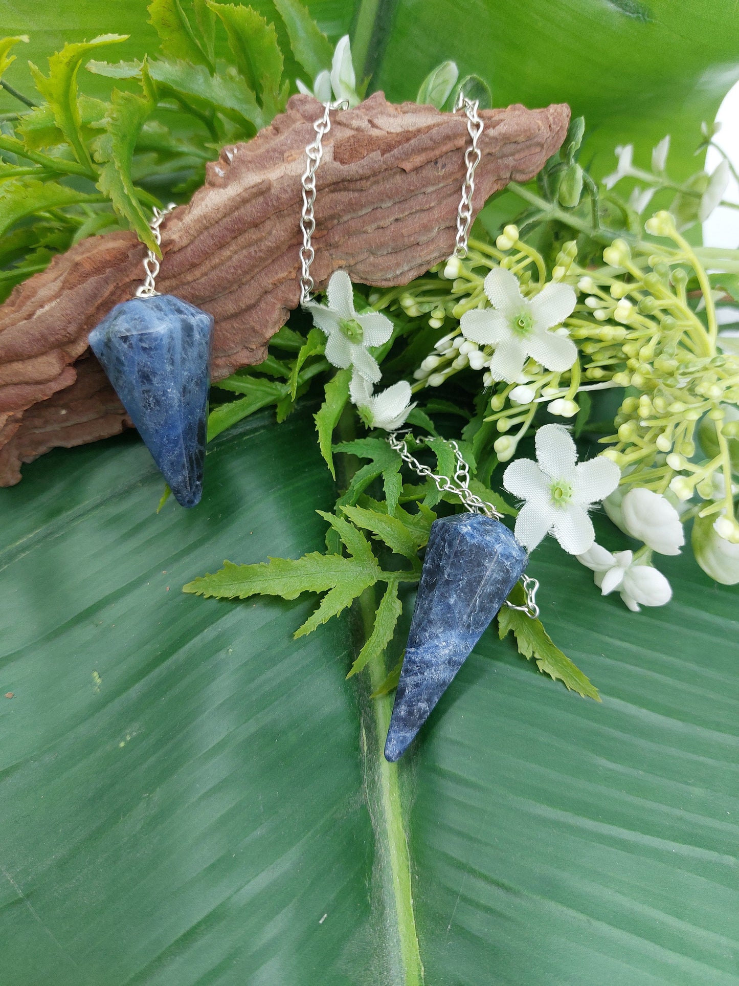 Sodalite Pendulum, Crystal Pendulum, Dowsing Pendulum, Divination Crystal