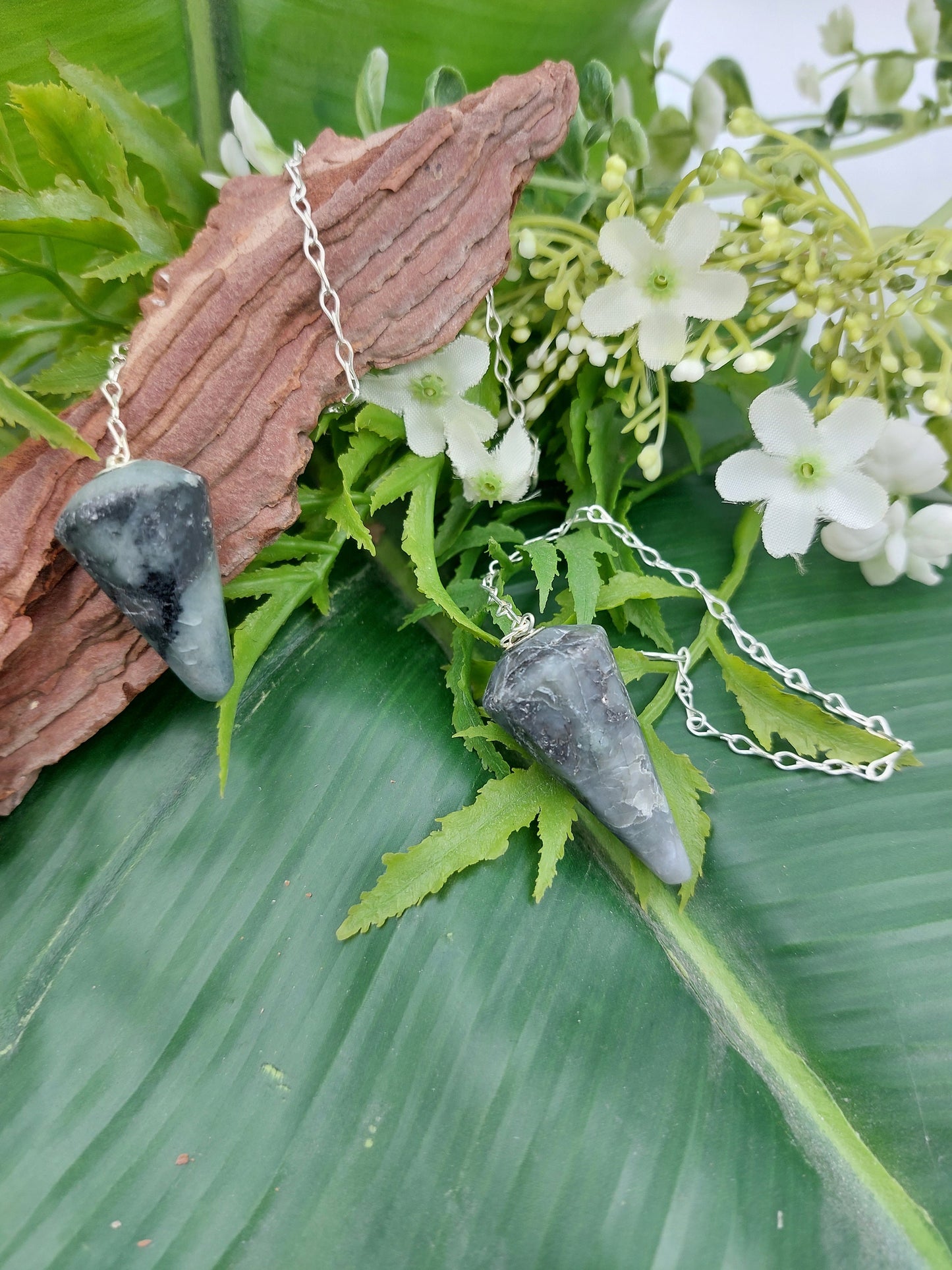 Emerald Pendulum Healing Crystal Accessories Zodiac Mineral Stone