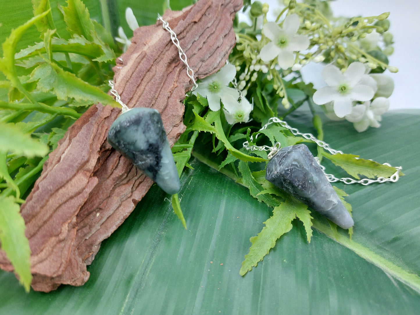 Emerald Pendulum Healing Crystal Accessories Zodiac Mineral Stone