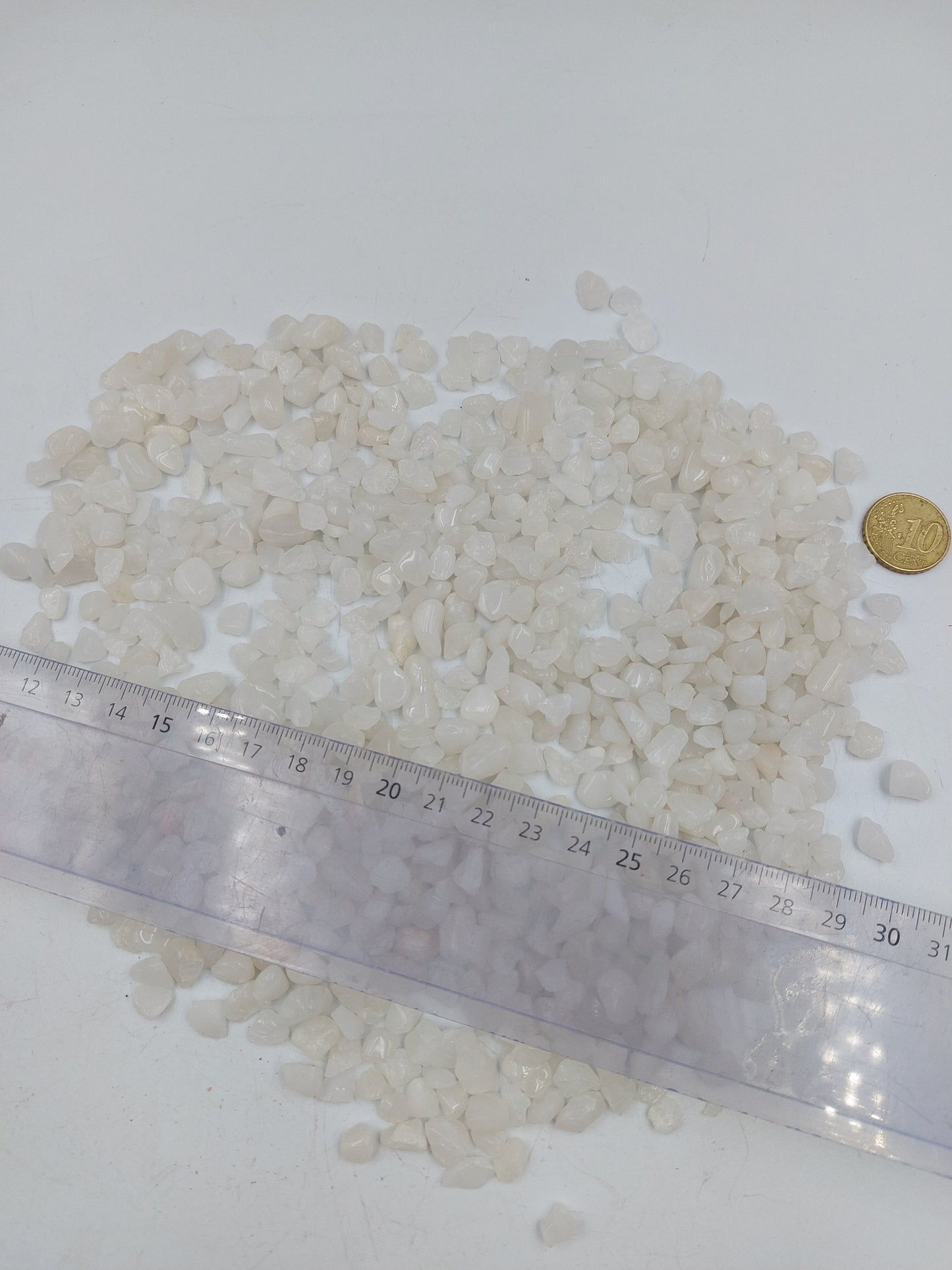 Polierte weiße Onyx-Kristallsplitter, getrommelter Heilstein, polierte New-Age-Halbedelsteine