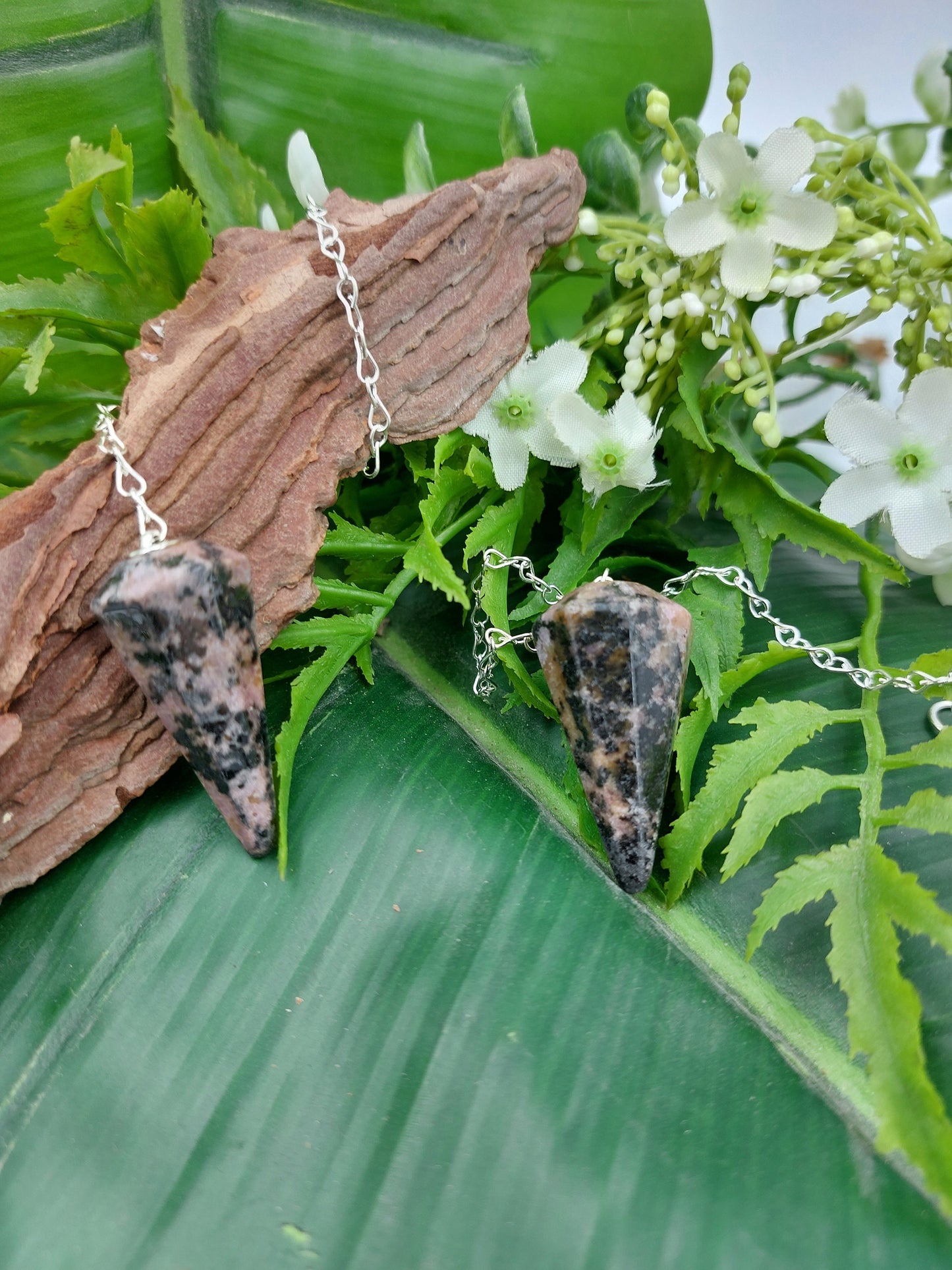 Rhodonite Pendulum, Crystal Pendulum, Dowsing Pendulum, Divination Crystal