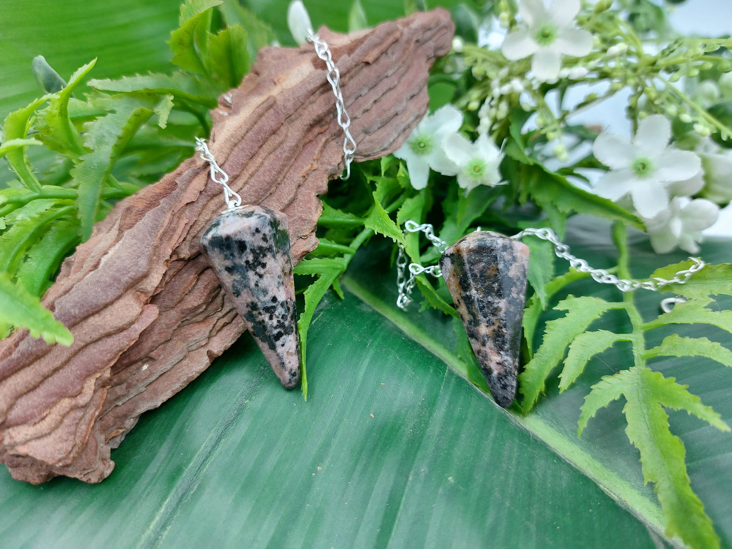 Rhodonite Pendulum, Crystal Pendulum, Dowsing Pendulum, Divination Crystal