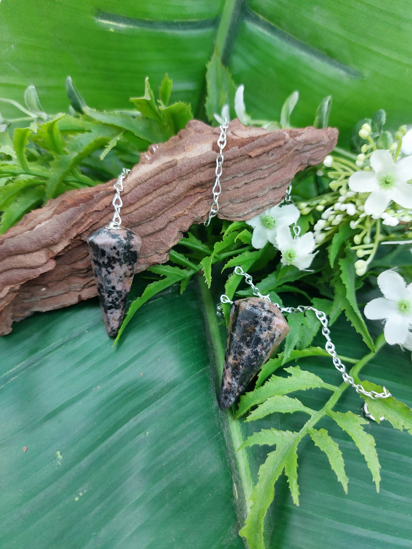 Rhodonite Pendulum, Crystal Pendulum, Dowsing Pendulum, Divination Crystal