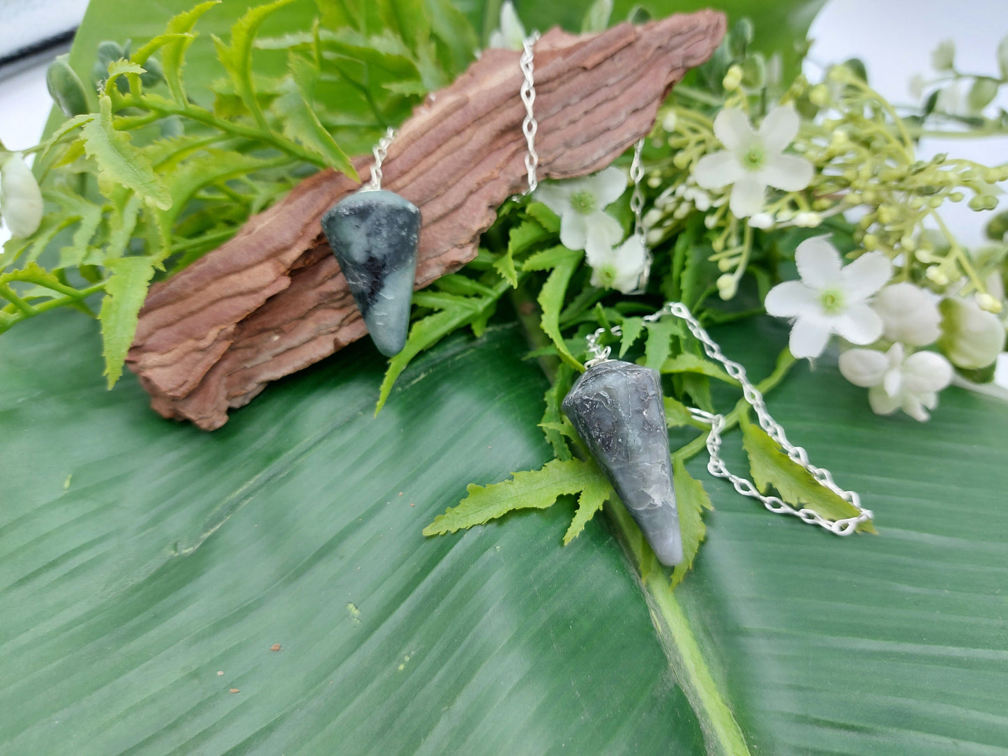 Emerald Pendulum Healing Crystal Accessories Zodiac Mineral Stone