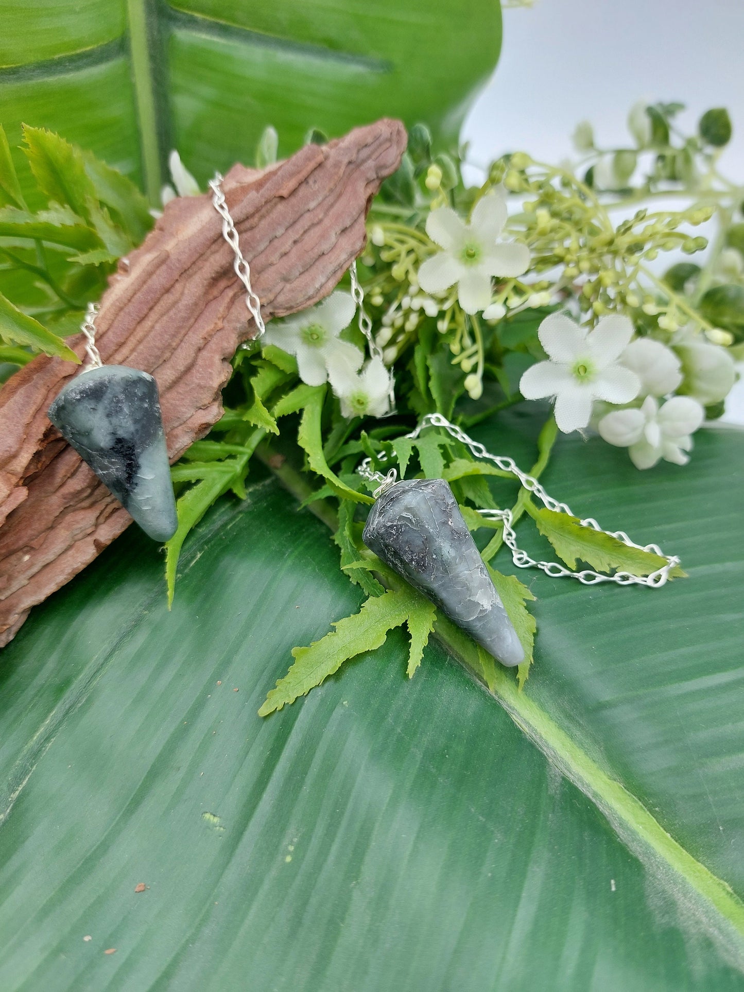 Emerald Pendulum Healing Crystal Accessories Zodiac Mineral Stone