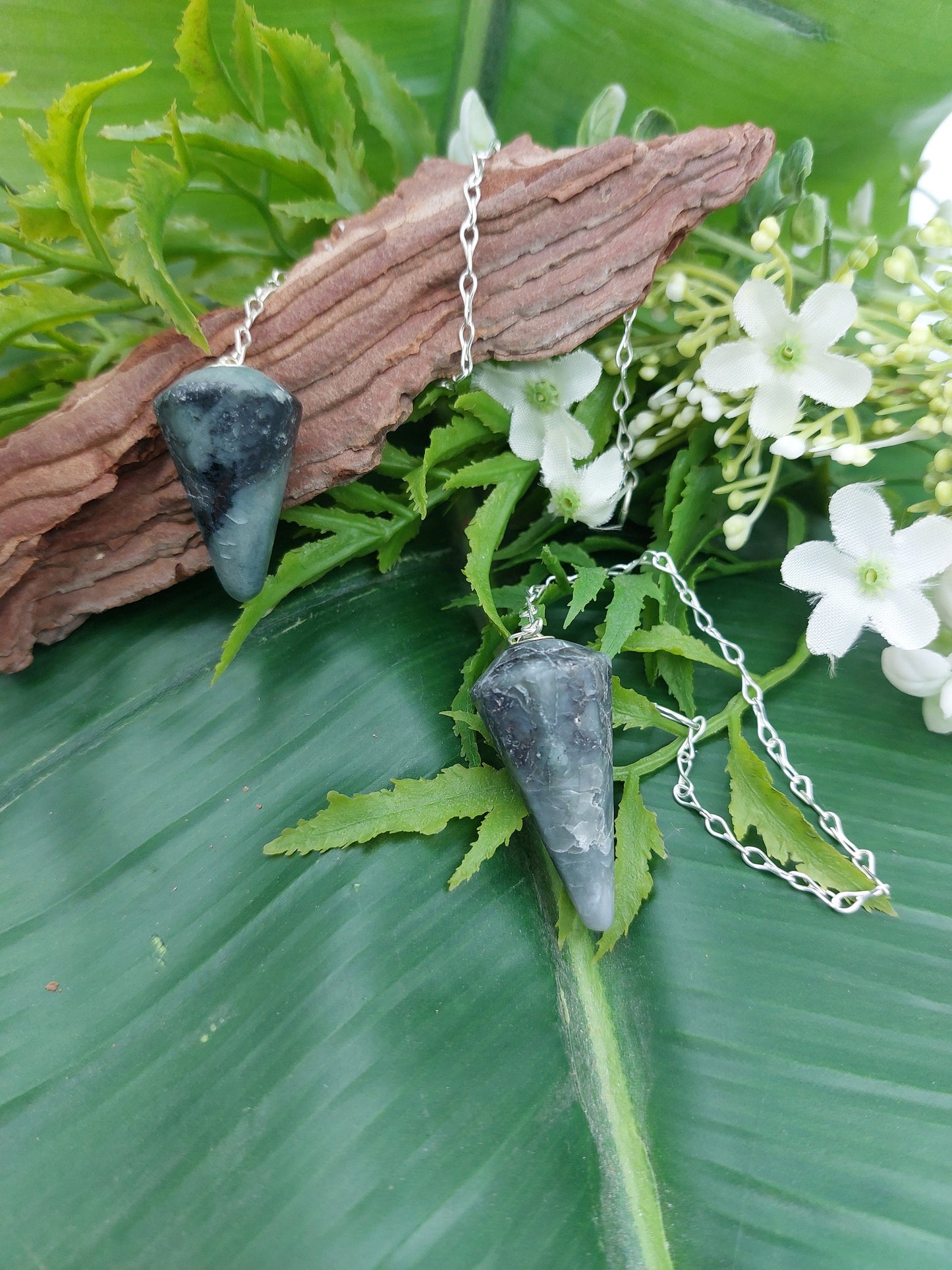 Emerald Pendulum Healing Crystal Accessories Zodiac Mineral Stone