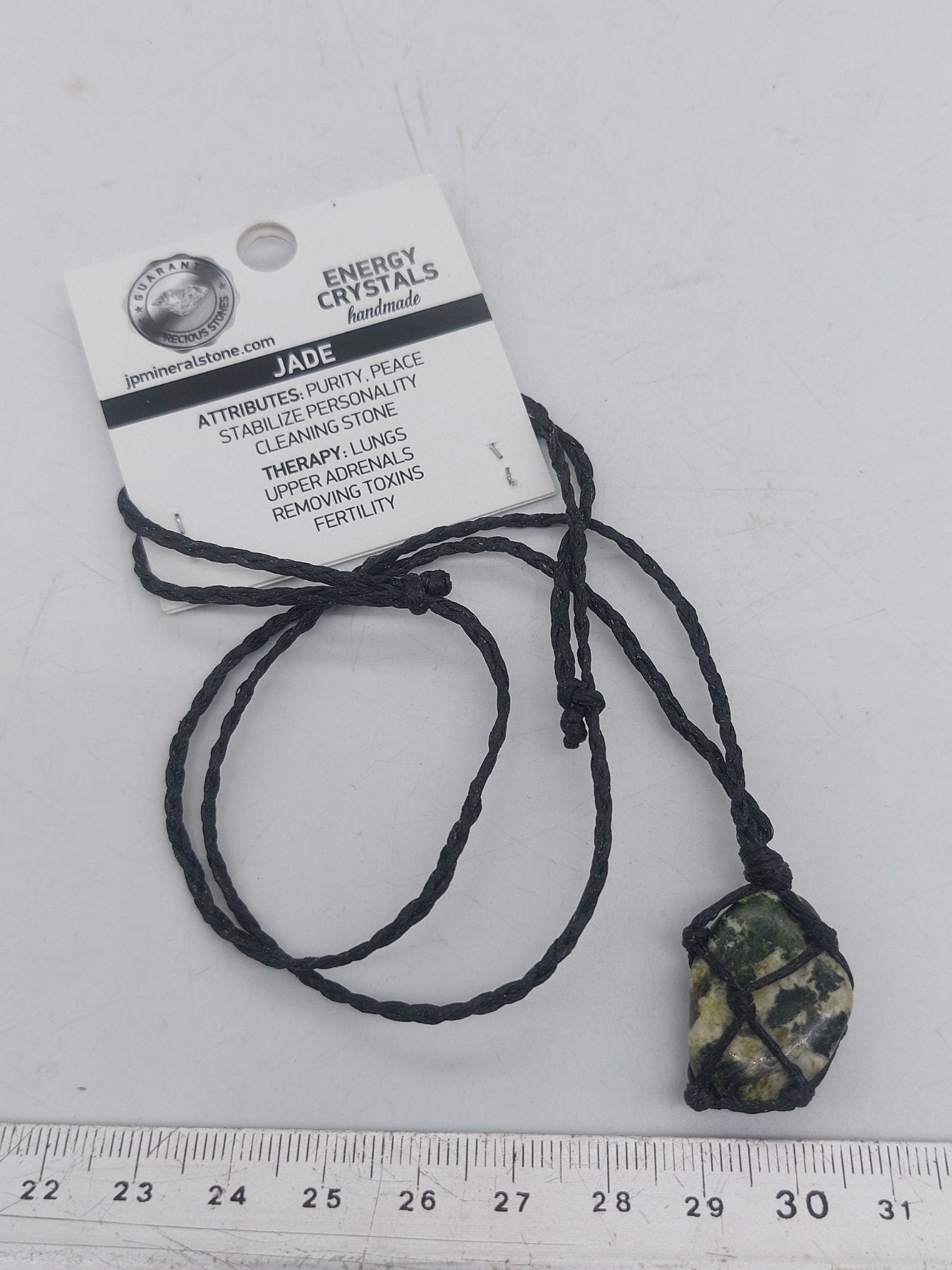 Makramee-Halskette aus poliertem Jadekristall