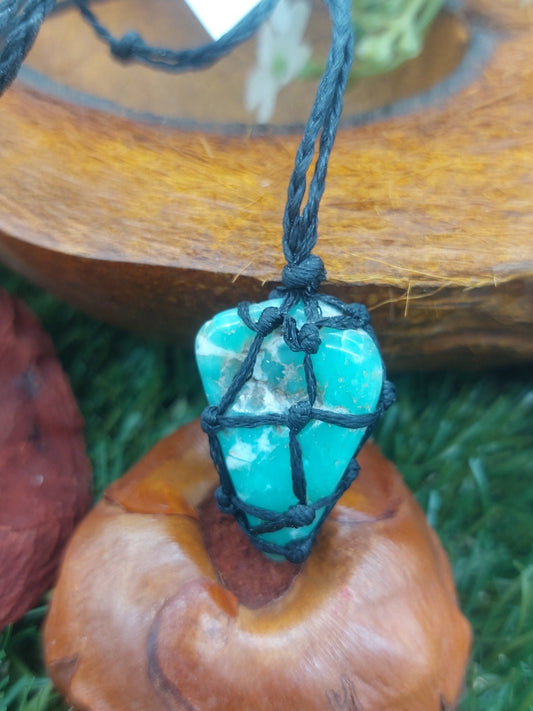 Chrysoprase Polished Crystal Macrame Necklace