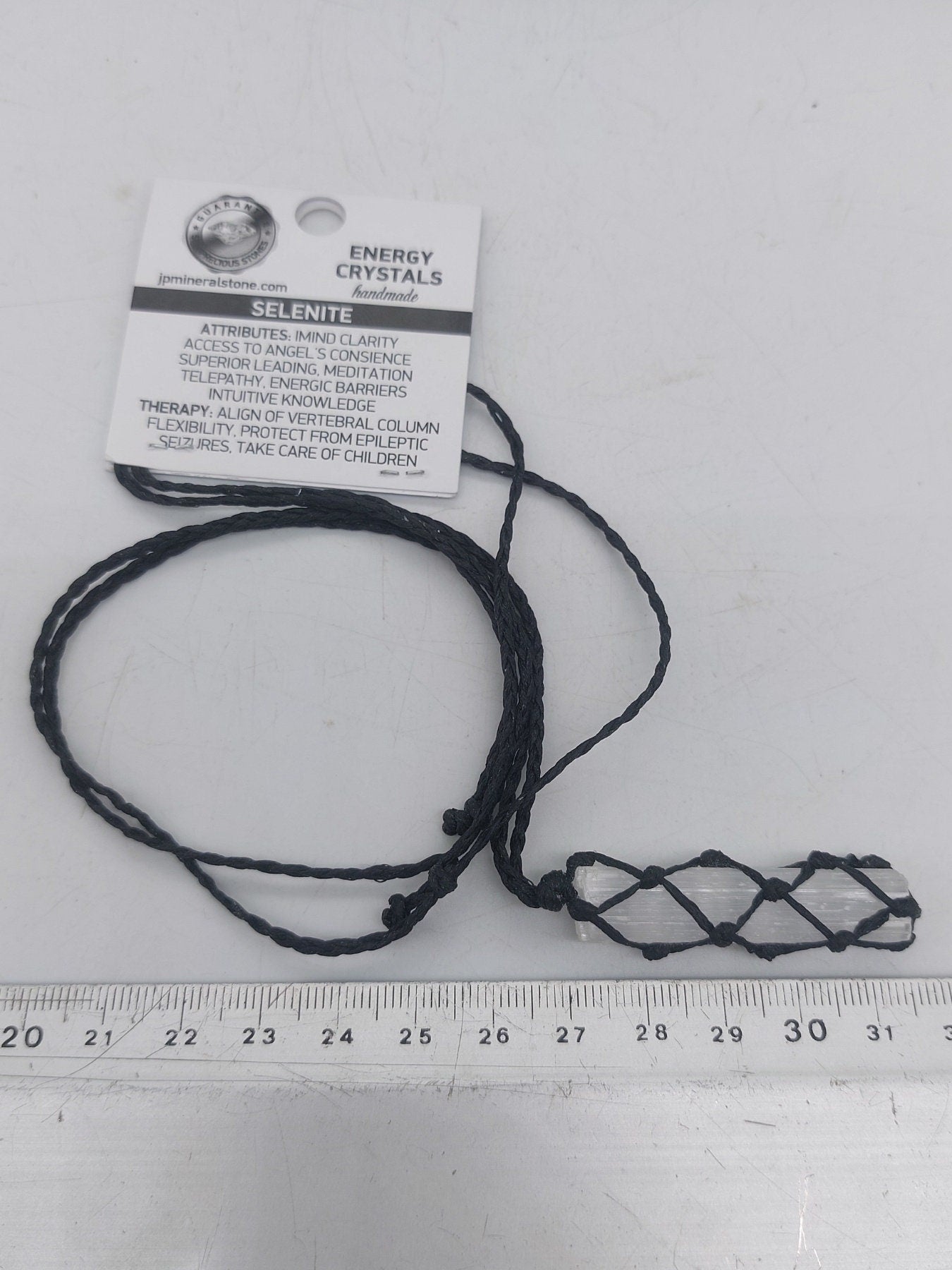 Makramee-Halskette mit Selenitkristall