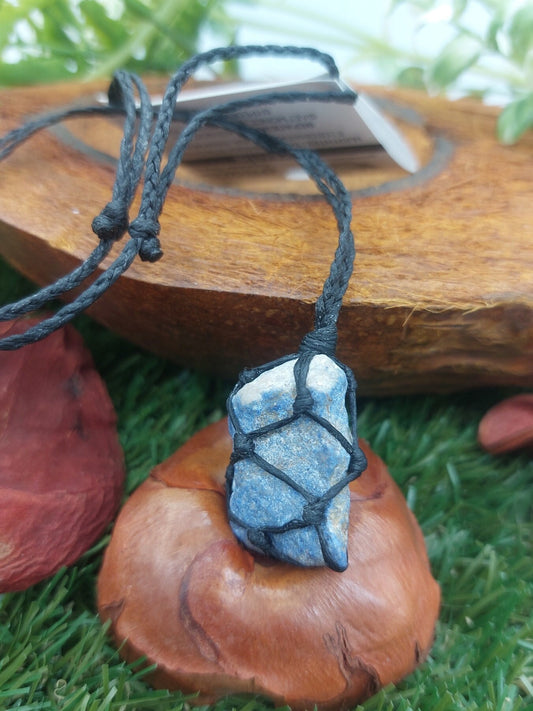 Angelite Rohkristall Makramee Halskette