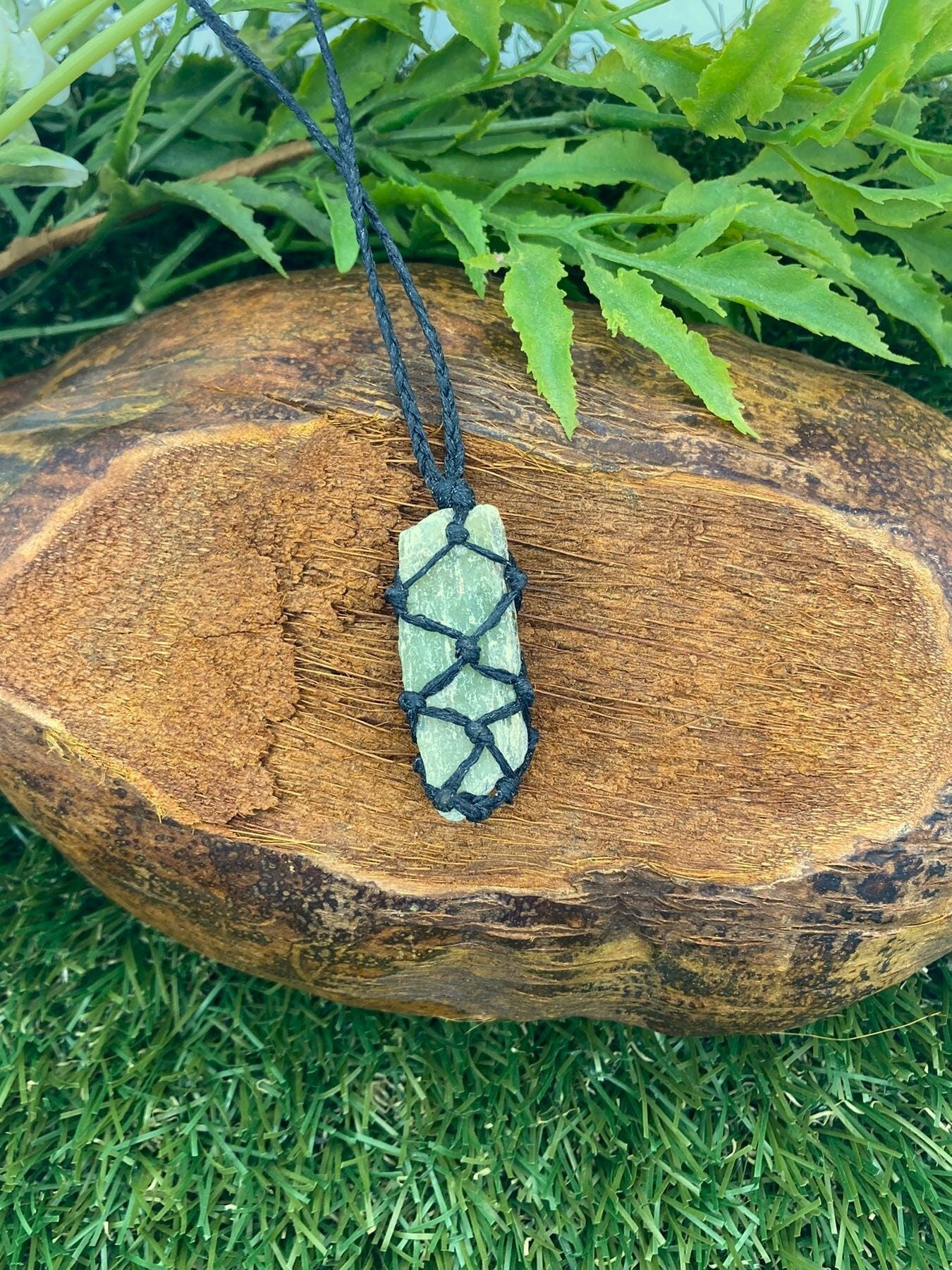 Natürliche grüne Kyanit-Kristall-Makramee-Halskette