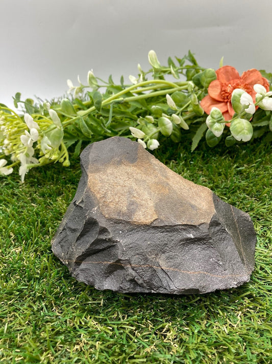 Natürliches rohes schwarzes Jaspisstück